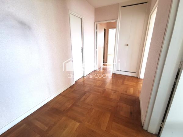 Appartement T3 avec balcon, cave et box en sous-sol à 6mns à pieds de la gare de Melun