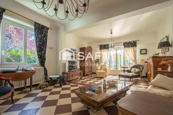 Maison T6 de 174m2 et garage sur parcelle de 1000m2