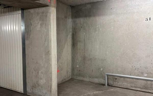 Stationnement à louer