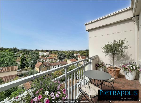 Appartement T4 avec balcon, cave et garage, en étage élevé, à proximité des écoles, transports et commerces