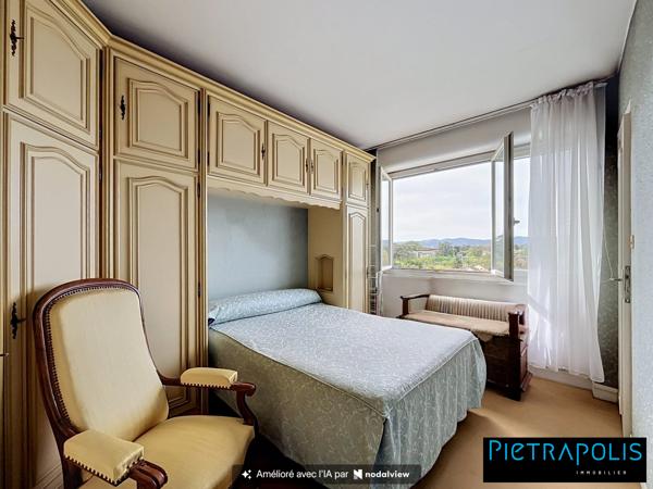 Appartement T4 avec balcon, cave et garage, en étage élevé, à proximité des écoles, transports et commerces
