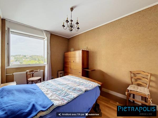 Appartement T4 avec balcon, cave et garage, en étage élevé, à proximité des écoles, transports et commerces