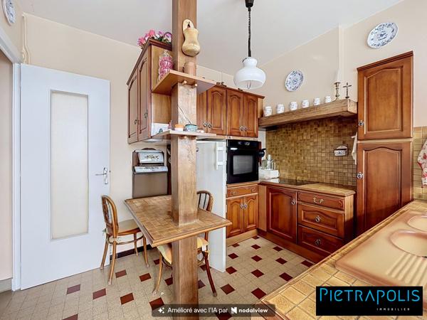 Appartement T4 avec balcon, cave et garage, en étage élevé, à proximité des écoles, transports et commerces