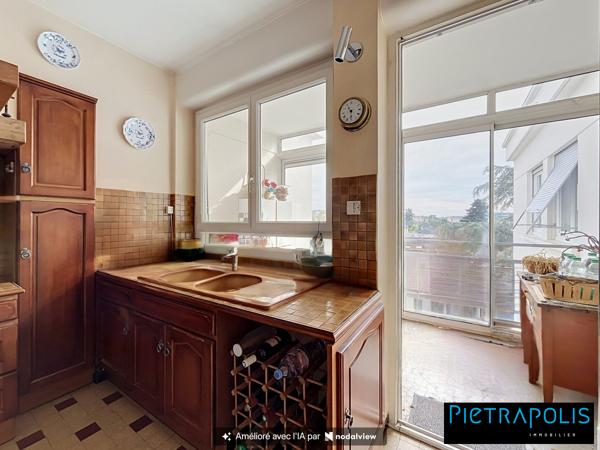 Appartement T4 avec balcon, cave et garage, en étage élevé, à proximité des écoles, transports et commerces