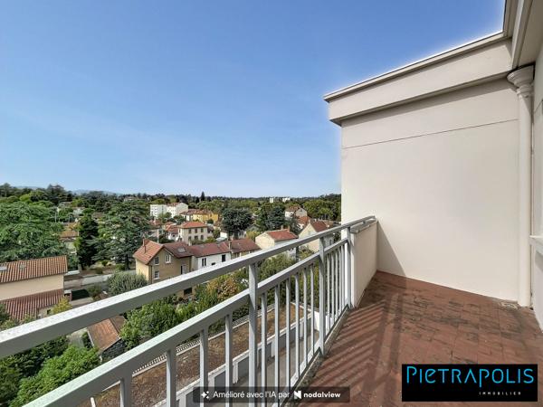 Appartement T4 avec balcon, cave et garage, en étage élevé, à proximité des écoles, transports et commerces