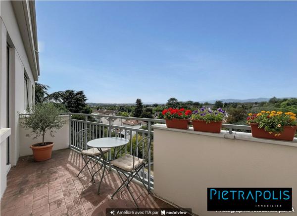 Appartement T4 avec balcon, cave et garage, en étage élevé, à proximité des écoles, transports et commerces