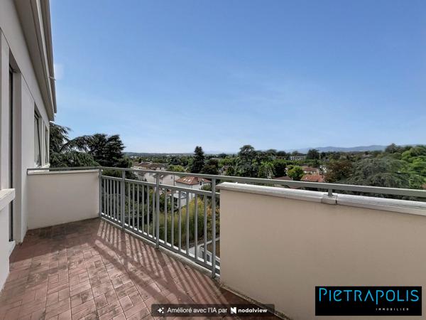 Appartement T4 avec balcon, cave et garage, en étage élevé, à proximité des écoles, transports et commerces