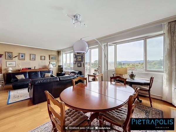 Appartement T4 avec balcon, cave et garage, en étage élevé, à proximité des écoles, transports et commerces