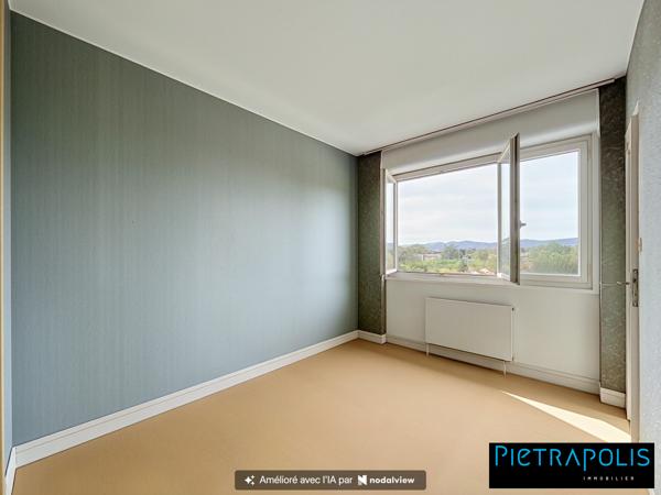 Appartement T4 avec balcon, cave et garage, en étage élevé, à proximité des écoles, transports et commerces