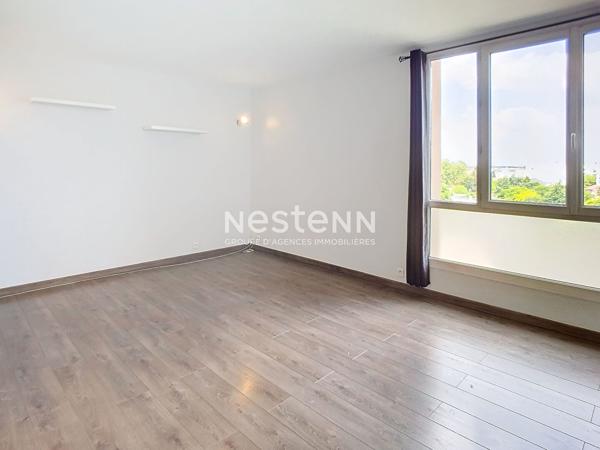 A LOUER Appartement 3 pièces avec parking extérieur et cave