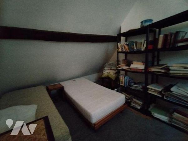 Une maison d'habitation comprenant: petite véranda, cuisine, salle d'eau, séjour, entrée, WC, c...