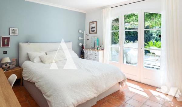 QUARTIER LES SALETTES - LA COLLE SUR LOUP - VILLA ENTIEREMENT RENOVEE