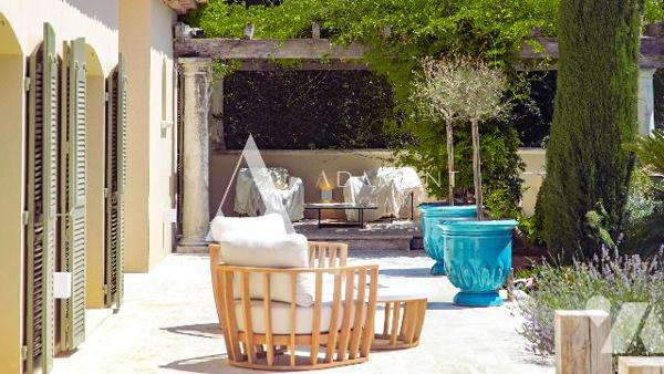 QUARTIER LES SALETTES - LA COLLE SUR LOUP - VILLA ENTIEREMENT RENOVEE