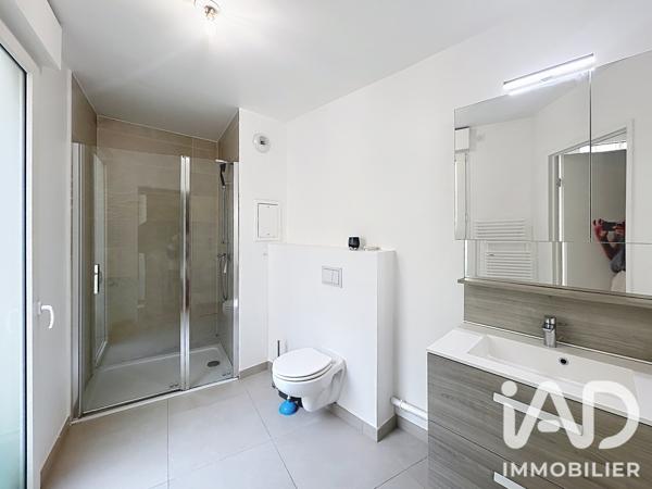 Location appartement 2 pièces 60 m² Paris 18