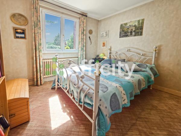 Maison
         5 pièces
        - 84 m² Exclusivité 170 000 € *