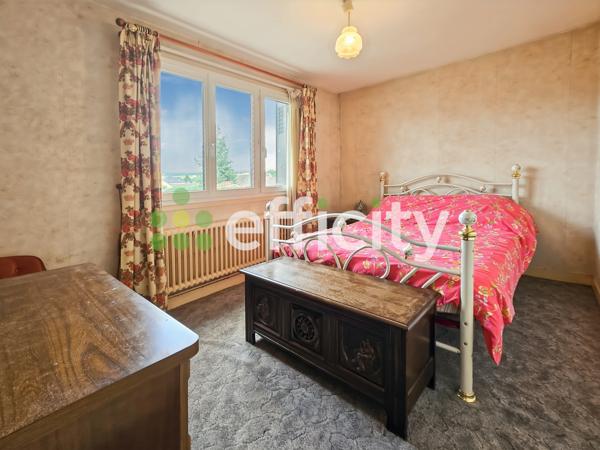 Maison
         5 pièces
        - 84 m² Exclusivité 170 000 € *