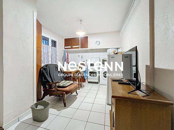 Immeuble à Perpignan de 3 appartements, 2 garages, places de parkings et jardin.