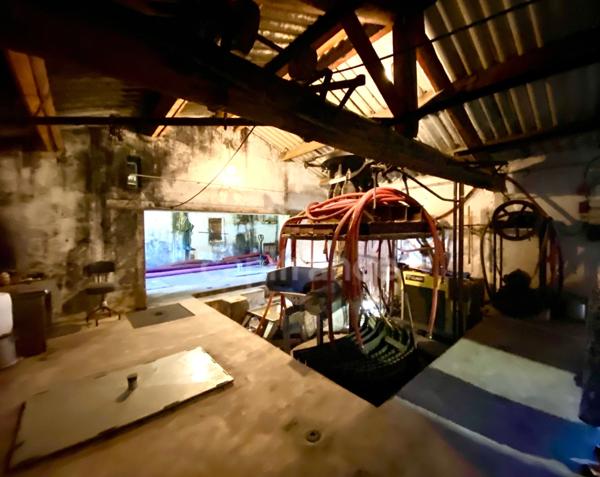 Dpt Gard (30), Domaine viticole de 16 hectares avec Chai et ancienne ferme indépendante.