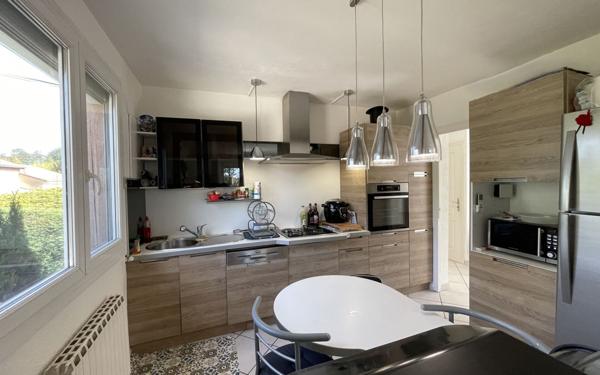 Maison à vendre    5 pièces •  Mours-Saint-Eusèbe