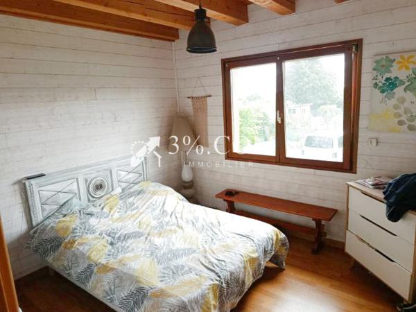 Maison
                                                                                                                                                                                                                                                                                                                        7 pièce(s)                                                                                                                                                                                                          5 chambre(s)                                                                                                                                                                                                          141.56  m²