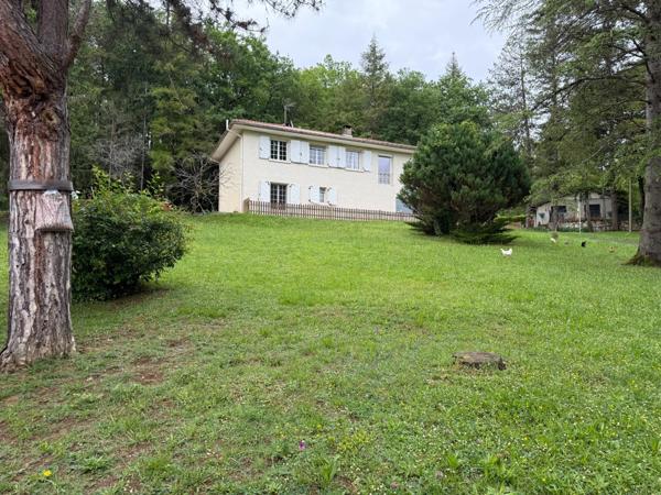 Maison à vendre 7 pièces - 190 m2 - Garage - Piscine - 8 000 m2 de terrain
