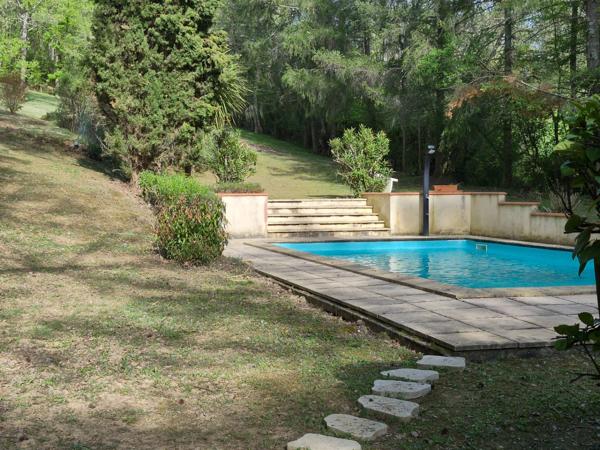 Maison à vendre 7 pièces - 190 m2 - Garage - Piscine - 8 000 m2 de terrain