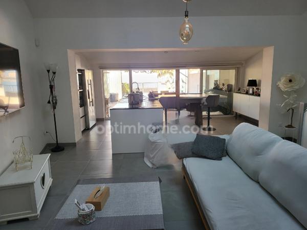 Coup de cœur à Port-de-Bouc - Maison Rénovée, Vue Mer et Proximité Plages !