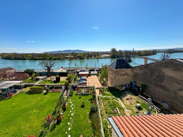 Trévoux (01600) Magnifique T3 avec mezzanine dans un bâtiment historique de Trévoux