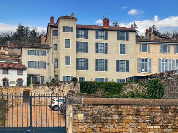 Trévoux (01600) Magnifique T3 avec mezzanine dans un bâtiment historique de Trévoux