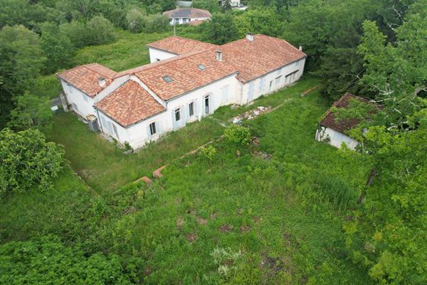 Maison de maître à rénover à Feugarolles - 13 pièces, 380 m² sur 2,48 ha