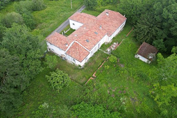 Maison de maître à rénover à Feugarolles - 13 pièces, 380 m² sur 2,48 ha