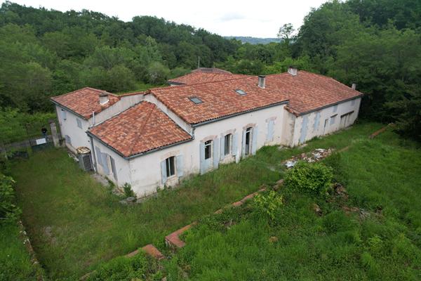 Maison de maître à rénover à Feugarolles - 13 pièces, 380 m² sur 2,48 ha