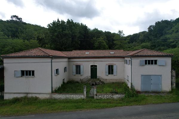 Maison de maître à rénover à Feugarolles - 13 pièces, 380 m² sur 2,48 ha
