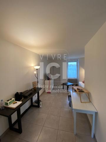 Studio Sainte-Luce centre 20.29m² avec jardinet, place de stationnement.