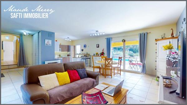 Villa 120 m2 habitable - 3 ch et 2 pièces d'eau - dépendance de 12 m2 aménagée en une quatrième chambre - piscine - environnement idyllique en pleine nature - bordure zone naturelle - terrain 3000 m2