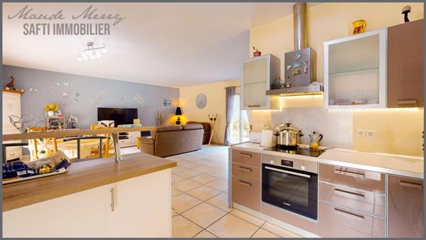 Villa 120 m2 habitable - 3 ch et 2 pièces d'eau - dépendance de 12 m2 aménagée en une quatrième chambre - piscine - environnement idyllique en pleine nature - bordure zone naturelle - terrain 3000 m2