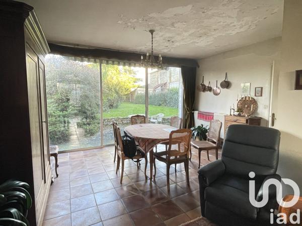 Maison 8 pièces de 202 m² à Sauzé-Vaussais (79190)