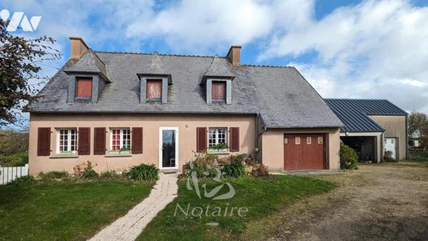 Plouescat, proche plages, maison de 8 pièces avec 2 garages, carport double et jardin