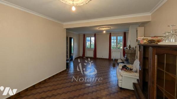 Plouescat, proche plages, maison de 8 pièces avec 2 garages, carport double et jardin