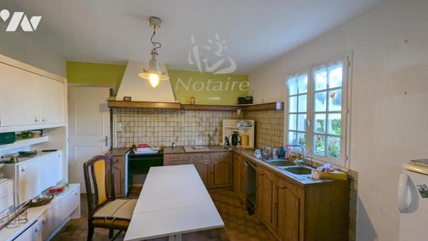 Plouescat, proche plages, maison de 8 pièces avec 2 garages, carport double et jardin