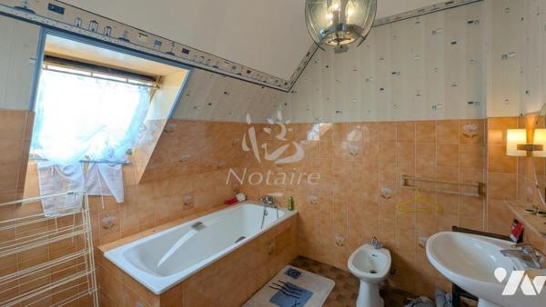 Plouescat, proche plages, maison de 8 pièces avec 2 garages, carport double et jardin