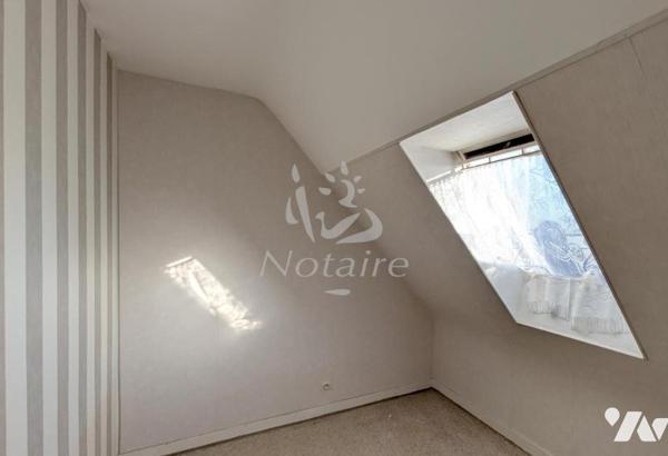 Plouescat, proche plages, maison de 8 pièces avec 2 garages, carport double et jardin