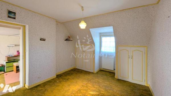 Plouescat, proche plages, maison de 8 pièces avec 2 garages, carport double et jardin