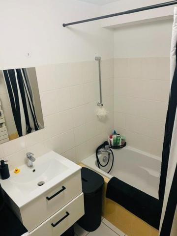 Résidence très calme appartement avec très belle terrasse 10 m²