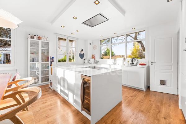 Maison à vendre 6 pièces DIVONNE LES BAINS (01) - garage, cave, buanderie, jardin