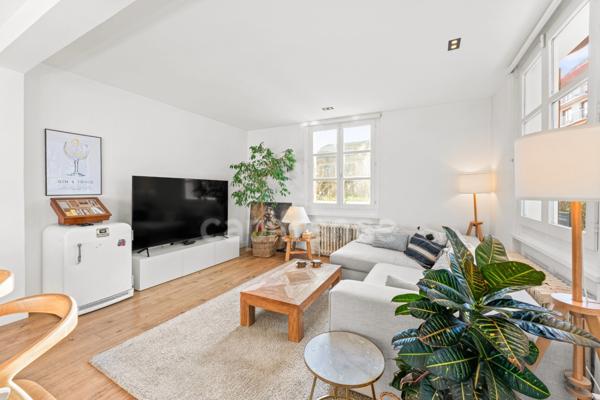 Maison à vendre 6 pièces DIVONNE LES BAINS (01) - garage, cave, buanderie, jardin