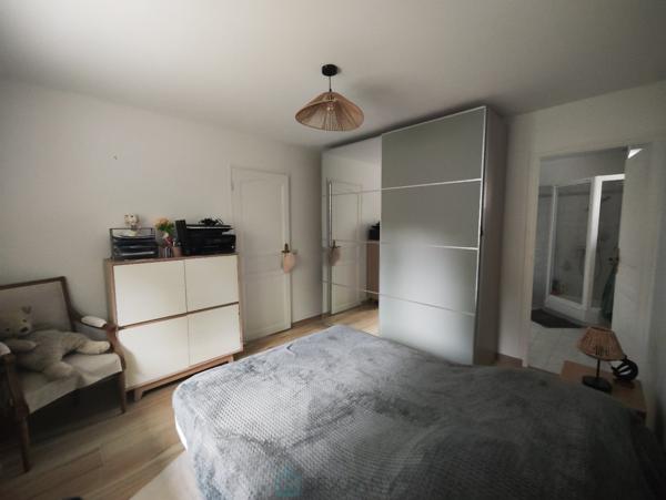 En ville, au calme, maison 3 chambres avec jardin clos