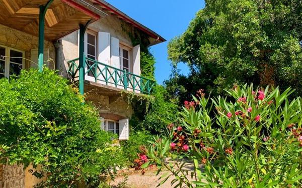 Maison à vendre    7 pièces •  Condom