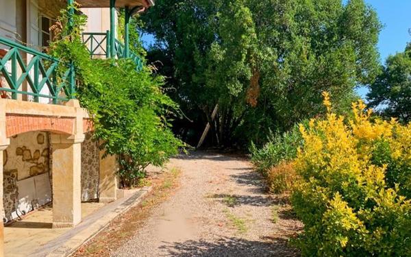 Maison à vendre    7 pièces •  Condom