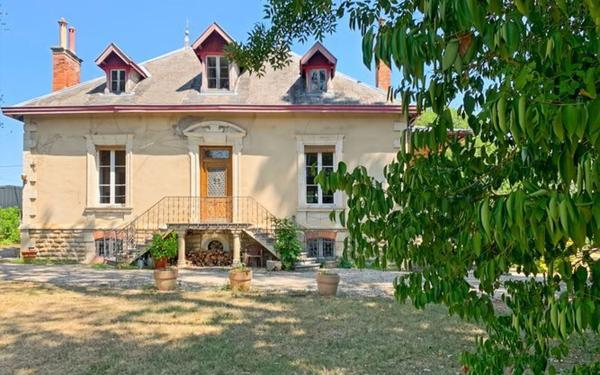 Maison à vendre    7 pièces •  Condom